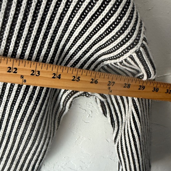 V Neck Striped Knit Sweater Women Size M Black White Cute Preppy Academia - Picture 7 of 8
